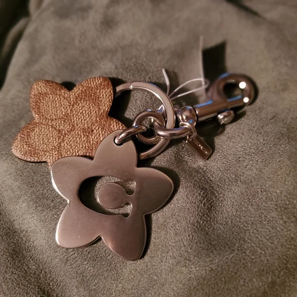 Coach Wildflower Signature Keyring Bag Charm Key Fob Khaki Nwt - Picture 2 of 7